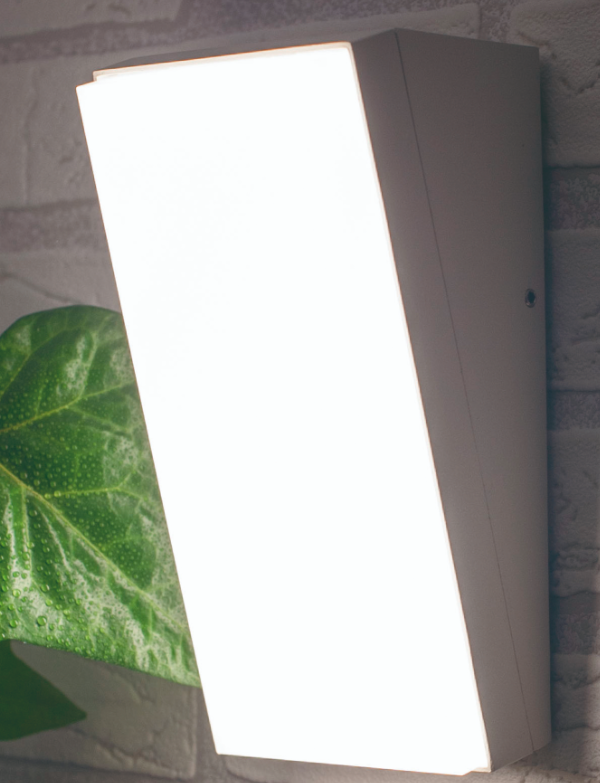 Mantra Solden Fasadna lampa bela led 9W 3000K visina 17.6cm