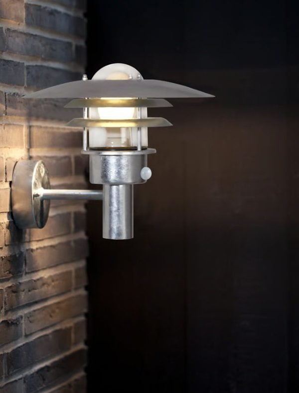 Nordlux Lønstrup 32 spoljašnja zidna lampa sa senzorom pocinkovana