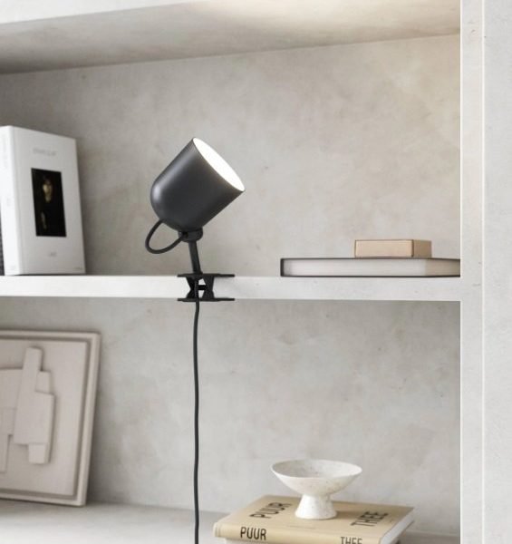 Design For The People Angle lampa sa stipaljkom crna