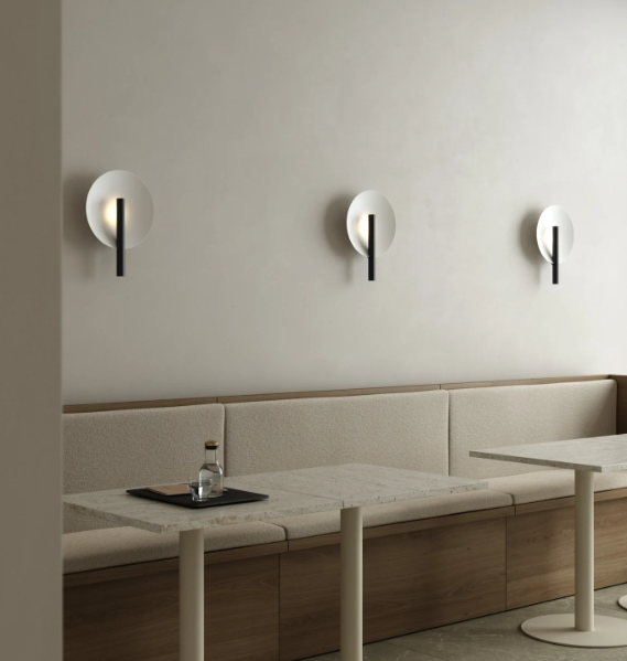 Design For The People Furiko zidna lampa crna