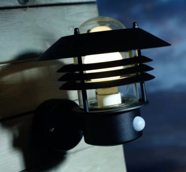 Nordlux Vejers spoljašnja zidna lampa sa senzorom crna